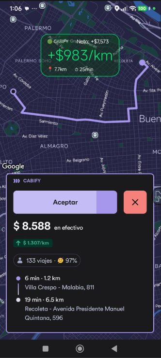Neto mostrando la ganancia neta real sobre la pantalla de la app de viajes